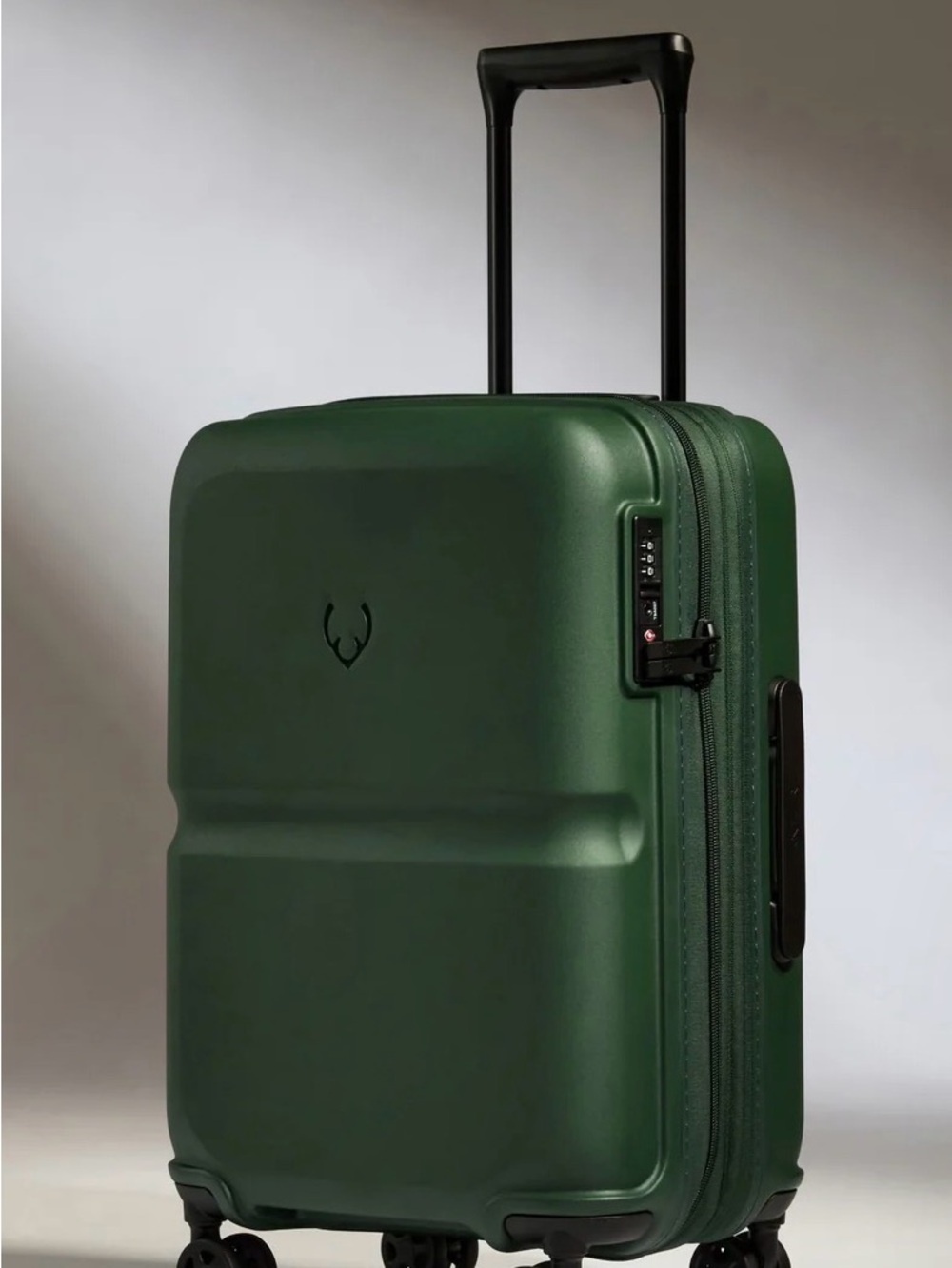 BRAND NEW ANTLER EXPANDABLE HARDSIDE CARRY ON 21 INCH INTERNATIONAL SPINNER BAG